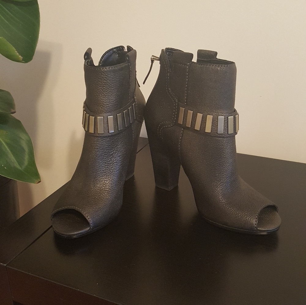 Guess Bonaroo Peep Toe Heels